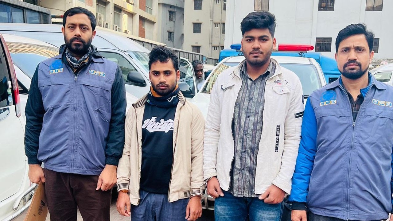 বিদেশি ওয়েবসাইট ক্লোন করে বিনিয়োগের নামে প্রতারণা, গ্রেপ্তার ২